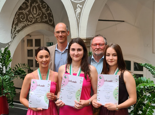 Die drei Gewinnerinnen des PKA Landes-Lehrlingswettbewerbs 2019 in Kärnten