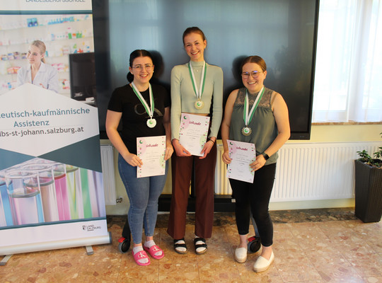 Die drei Gewinnerinnen des PKA Landes-Lehrlingswettbewerbs 2019 in Salzburg